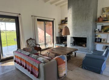 Casa · 153m² · 5 Ambientes · 2 Cocheras · Casa a La Venta en Chacras de La Trinidad | Vco Propiedades
