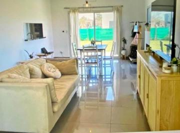 Casa · 120m² · 4 Ambientes · 1 Cochera · Grv. Casa en Venta San Ramón - Pilar del Este