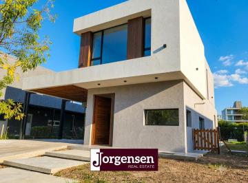 Casa de 4 ambientes, Escobar · Espectacular Casa en Venta - Araucarias, Puertos