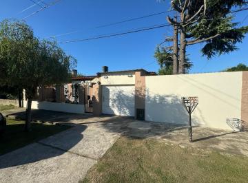 Casa · 150m² · 4 Ambientes · 3 Cocheras · Casa de 150 m² en Venta en San Carlos