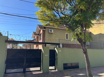 Casa de 4 ambientes, San Fernando · Impecable Casita Tipo Triplex, con Jardincito y Parrilla en Condominio Cerrado!