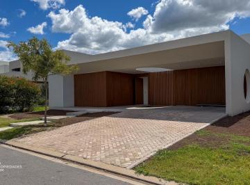Casa · 161m² · 6 Ambientes · 2 Cocheras · Casa 3 Dorm. con Jardín y Pileta - Barrio Cerrado Vida - Funes | Venta