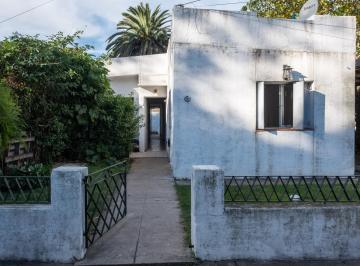 Casa · 74m² · 5 Ambientes · 2 Cocheras · Casa 5 Ambientes 74 m² en Pequeño Barrio Cerrado con Jardín