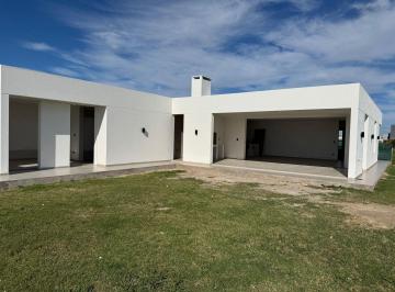 INB-INB-3656_2 · Casa 3 Dorm.. | Calle 63 7800