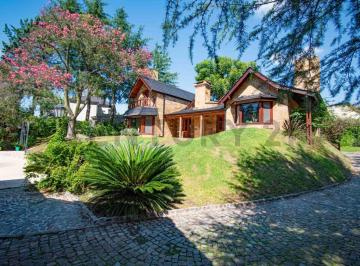 Casa · 280m² · 6 Ambientes · 6 Cocheras · Venta Casa en El Bosque - Campana