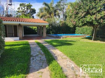 Casa · 90m² · 4 Ambientes · 1 Cochera · Chalet en Venta en Funes Apta Credito - 2 Dorm.