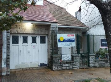 Casa de 5 ambientes, Lomas de Zamora · Banfield Este, Excelente Casa 5 Amb Muy Bien Ubicada, Apto Credito Bancario.