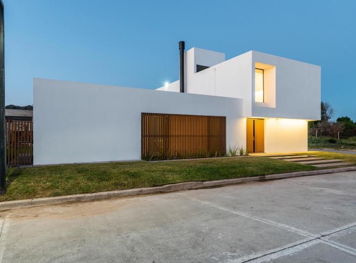 Casa · 400m² · 6 Ambientes · 2 Cocheras