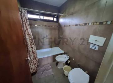 Casa · 80m² · 1 Dormitorio · 2 Cocheras · Venta Hermosa Casa en Estancia Vieja