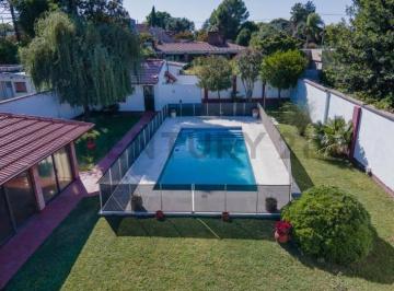 Casa · 336m² · 8 Ambientes · 4 Cocheras · Hermosa Casa!v°quisquizacate (Zona Norte!apta Crédito!