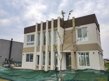 Casa · 270m² · 6 Ambientes · 2 Cocheras · Casa en Venta El Canton - Norte - a Estrenar