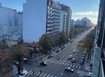 Departamento · 134m² · 5 Ambientes · 1 Cochera · Excelente 4 Ambientes C/dependencia, Balcón y Vista Av Colo