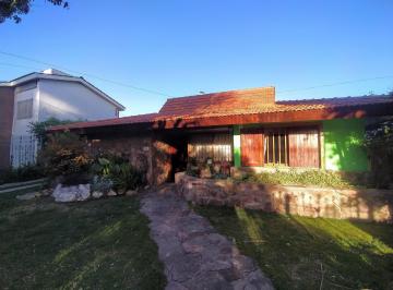 Casa · 231m² · 3 Dormitorios · 3 Cocheras · Casa en Venta