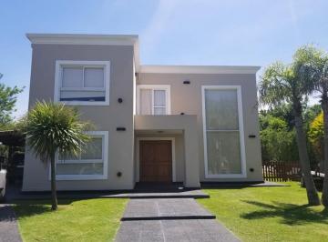 Casa · 220m² · 6 Ambientes · 2 Cocheras · Casa - San Lucas