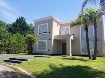 Casa · 220m² · 6 Ambientes · 2 Cocheras · Casa - San Lucas