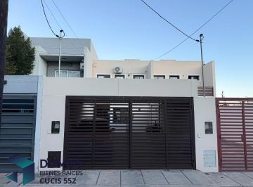 Casa · 196m² · 3 Dormitorios · 2 Cocheras · Venta Duplex / Casa en Grand Bourg
