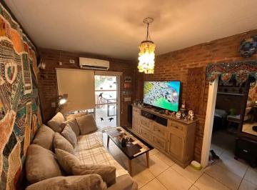 Casa · 40m² · 2 Ambientes · 2 Cocheras · Casa de 1 Dormitorio con Jardín a La Venta en Barrio Semicerrado