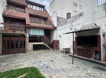 Casa · 317m² · 6 Ambientes · 4 Cocheras · Espectacular Casa en Alquiler - Imperdible - Jardin - Cocheras