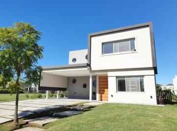 Casa · 230m² · 4 Ambientes · 2 Cocheras · Casa a Estrenar - Barrio Vistas - Puertos del Lago