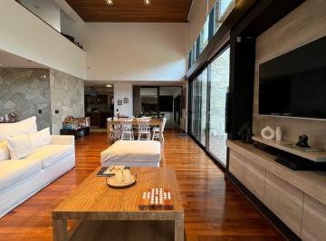 Casa · 637m² · 5 Ambientes · 4 Cocheras · Casa en Venta en Villa Belgrano, Córdoba
