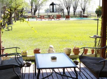 Casa · 180m² · 4 Ambientes · Casa Estilo Campo Lindera Al Campo con Vista Unica