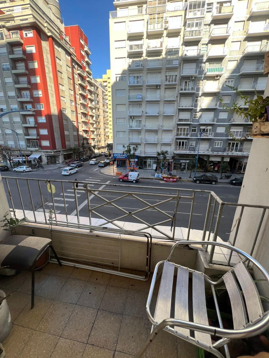 Departamento 3 ambientes amplio de 87m2 con balcon a la calle