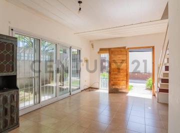 Casa · 62m² · 3 Ambientes · 1 Cochera · Duplex a La Venta en City Bell