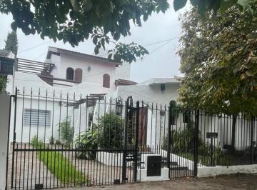 Casa · 250m² · 7 Ambientes · 1 Cochera · Casa Chalet en Alquiler en Llavallol, Lomas de Zamora, G. B. a. Zona Sur