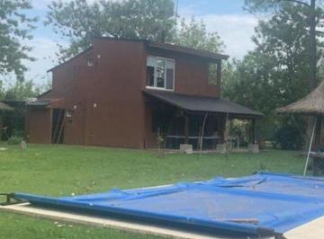 Quinta vacacional · 70m² · 2 Dormitorios · 1 Cochera · Venta de Casa con Pileta en Ezeiza Vicente Melazzi