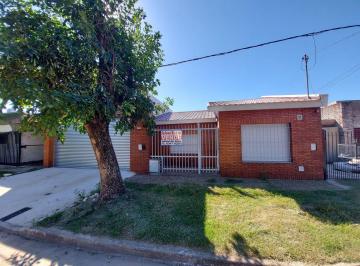 Casa · 201m² · 2 Dormitorios · 3 Cocheras · Casa en Moreno Al 1300 - Santo Tome