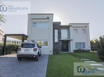 Casa · 287m² · 6 Ambientes · 2 Cocheras · Casa en Venta Sobre Lote Interno en Ayres Plaza - Kilometro 47 - Pilar
