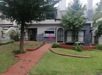 Casa · 99m² · 4 Ambientes · 1 Cochera · Casa en Venta en Champagnat, Pilar, G. B. a. Zona Norte