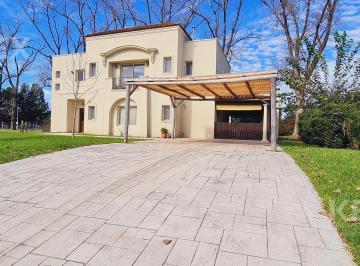Casa · 830m² · 6 Ambientes · 6 Cocheras · Casa Alquiler en Haras Santa Maria, Loma Verde, Escobar