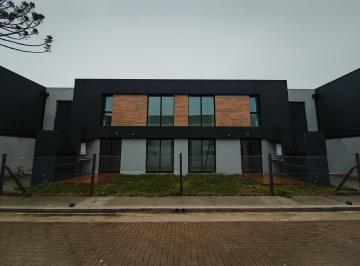 Casa · 90m² · 3 Ambientes · 1 Cochera · Casa en 6 E/ 44 y 45