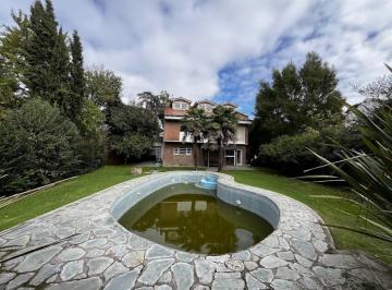 Casa · 245m² · 3 Ambientes · 2 Cocheras · Venta Chalet 5 Amb. con Piscina y Parque - El Grosellar - Usd 190.000