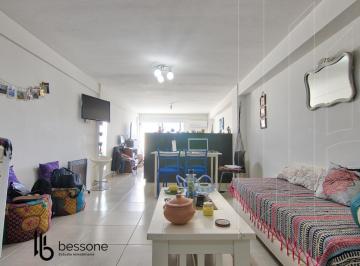 Departamento · 37m² · 1 Ambiente · 1 Cochera · Departamento 1 Ambiente Amplio Moderno Cochera La Perla Cerca del Mar