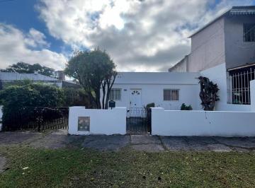 Casa · 72m² · 3 Ambientes · 1 Cochera · Casa en Emilio Frers 925