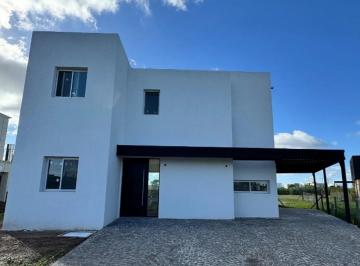 Casa · 162m² · 4 Ambientes · 2 Cocheras · Casa a La Venta en Puertos