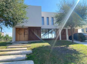 Casa · 290m² · 4 Ambientes · 2 Cocheras · Casa en Venta Club de Campo San Lucas con Vista a La Laguna