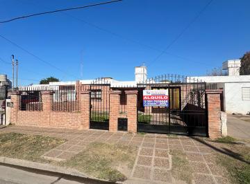 Casa de 6 ambientes, Córdoba · Casa de 2d con Cochera y Patio en Marques de Sobremonte!