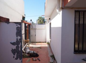 Casa · 140m² · 4 Ambientes · Venta Casa a Reciclar Apta Credito