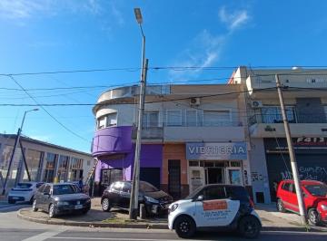 Departamento de 4 ambientes, Avellaneda · 4 Ambientes "Excelente Estado" en Primer Piso Av Mitre 4210