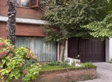 Casa · 440m² · 7 Ambientes · 3 Cocheras · Chalet en Divino Rostro en Estado Original