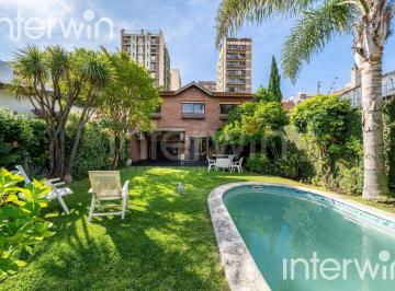 Casa · 325m² · 6 Ambientes · 2 Cocheras · Casa - 6 Ambientes con Piscina y Parrilla - 2 Cocheras - Martínez - Venta