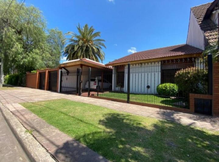 Casa · 200m² · 6 Ambientes
