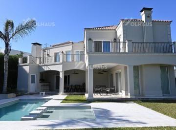 Casa · 300m² · 6 Ambientes · 1 Cochera · Casa en Venta en Ayres Plaza, Pilar, G. B. a. Zona Norte