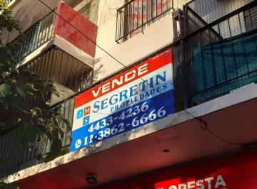 Departamento de 2 ambientes, Floresta · 2 Ambientes Al Frente con Balcón, Amplios y Luminosos