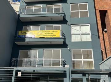 Departamento · 62m² · 3 Ambientes · 1 Cochera · Apto Credito, a Estrenar, Excelente 3 Ambientes con Balcon y Cochera, a 1 Cdra Av Maipú, Venta
