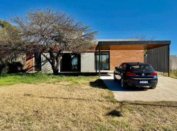 Casa · 180m² · 5 Ambientes · 2 Cocheras · Venta Casa 3 Dorm., 2 Baños. Valle del Golf