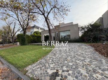 Casa · 217m² · 7 Ambientes · 1 Cochera · Casa Alquiler Amoblado 3 Dorm. Santa Maria de Los Olivos Lote de 845 m²